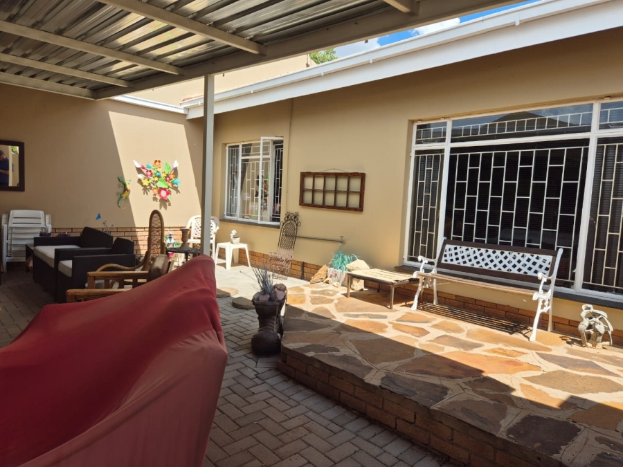 2 Bedroom Property for Sale in Langenhovenpark Free State